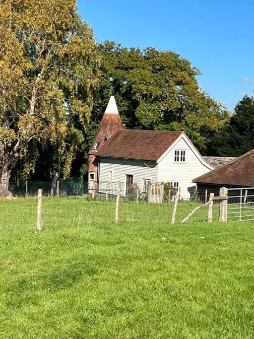 Beautiful 2 Bed Oast - 15 Acre Farm - Tunbridge Wells Villa Exterior photo